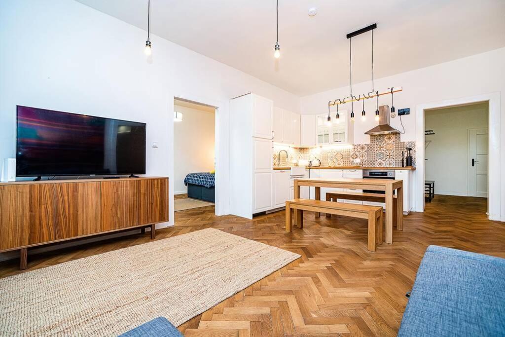 Elegant, Modern, 2-Bed Flat By Museum Of Prague Appartement Buitenkant foto