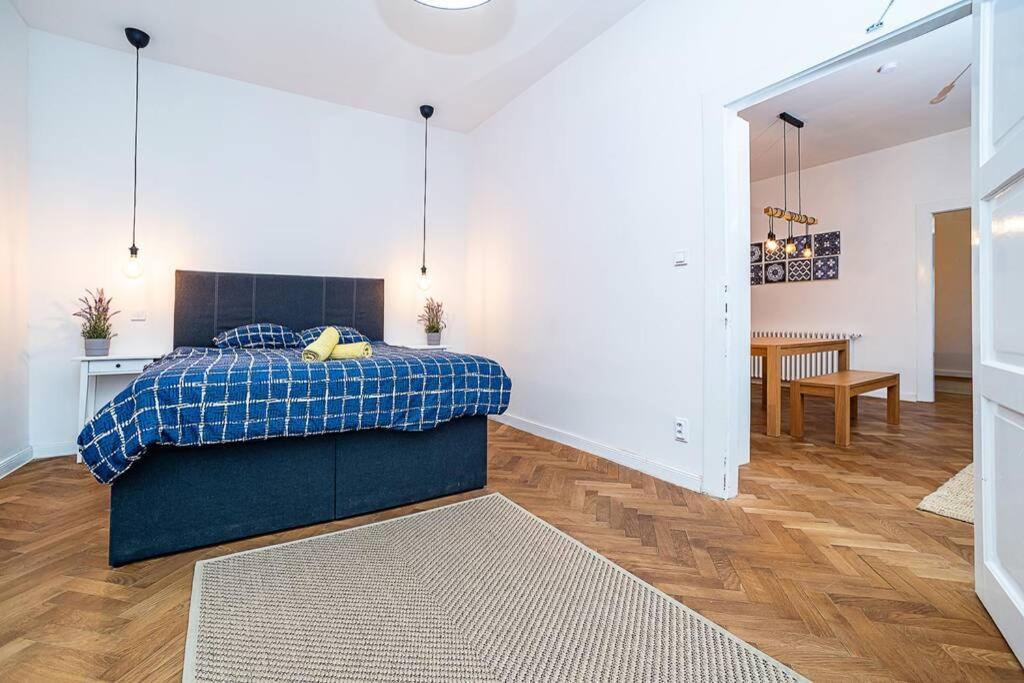 Elegant, Modern, 2-Bed Flat By Museum Of Prague Appartement Buitenkant foto