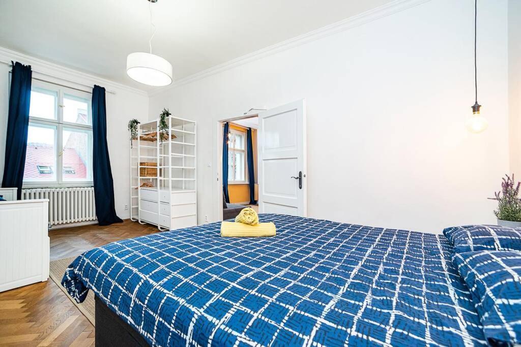 Elegant, Modern, 2-Bed Flat By Museum Of Prague Appartement Buitenkant foto