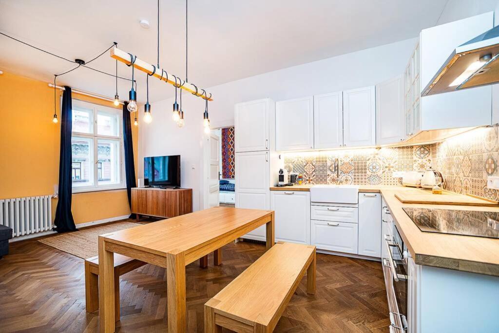 Elegant, Modern, 2-Bed Flat By Museum Of Prague Appartement Buitenkant foto