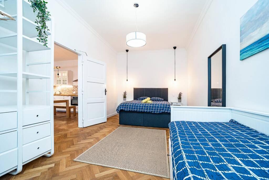 Elegant, Modern, 2-Bed Flat By Museum Of Prague Appartement Buitenkant foto